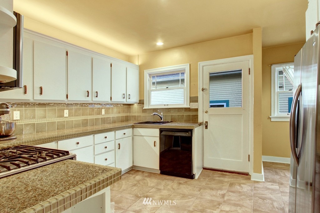 136 North 81st Street Seattle, WA 98103 - Photo 9 of 25 Gallery Image 9