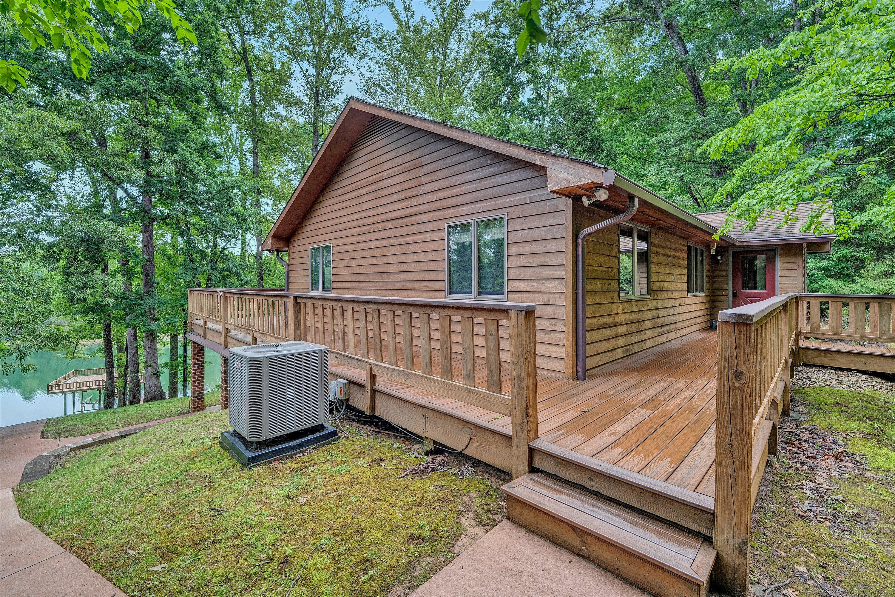 211 Wilderness Way Moneta, VA 24121 - Photo 4 of 41 34-SGP-85