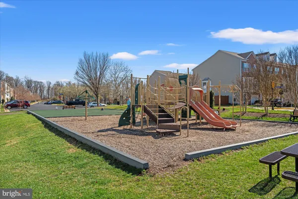 $540,000 | 5310 C Birds View Lane, Unit 7, Alexandria, VA 22312