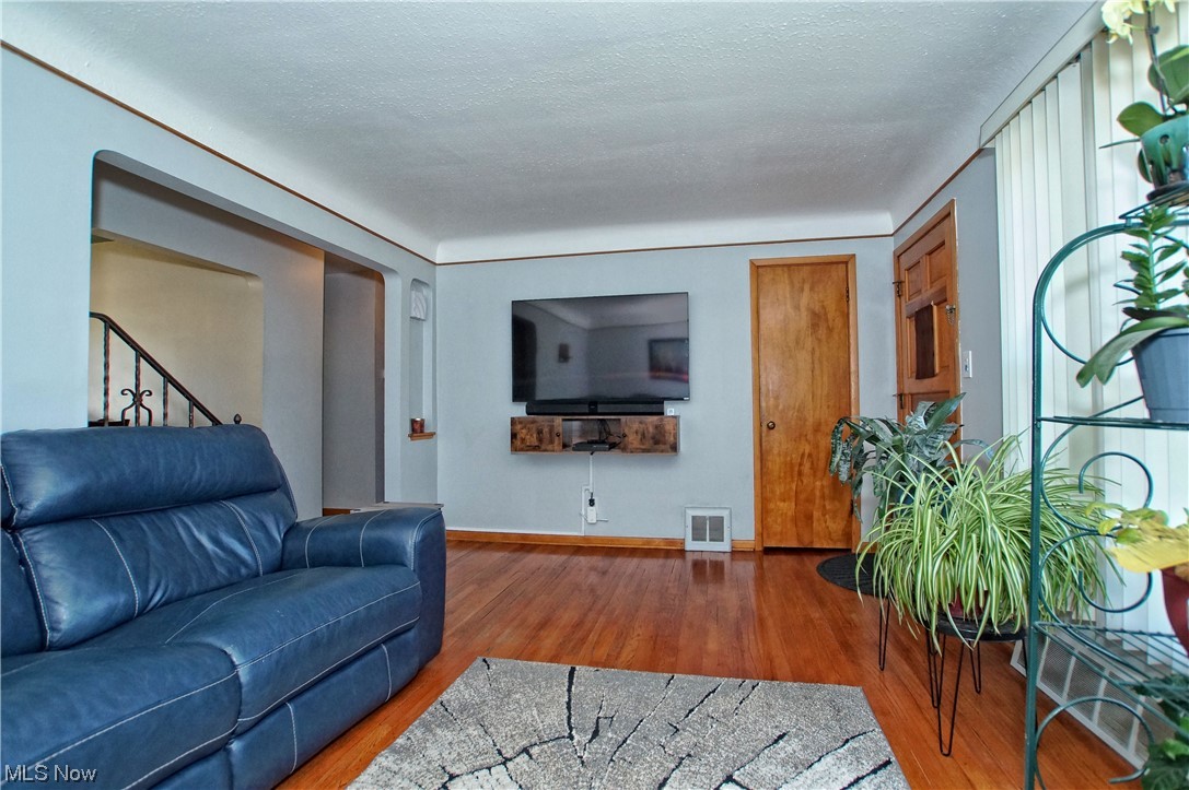 30740 Clarmont Road Willowick, OH 44095 - Photo 3 of 24