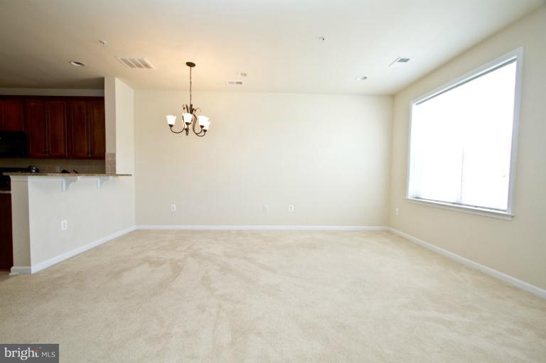 42603 Highgate Terrace, Unit 5I Ashburn, VA 20148 - Photo 12 of 21 Living Room