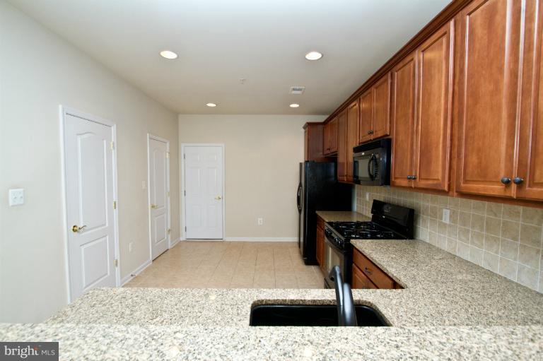 42603 Highgate Terrace, Unit 5I Ashburn, VA 20148 - Photo 16 of 21 Kitchen