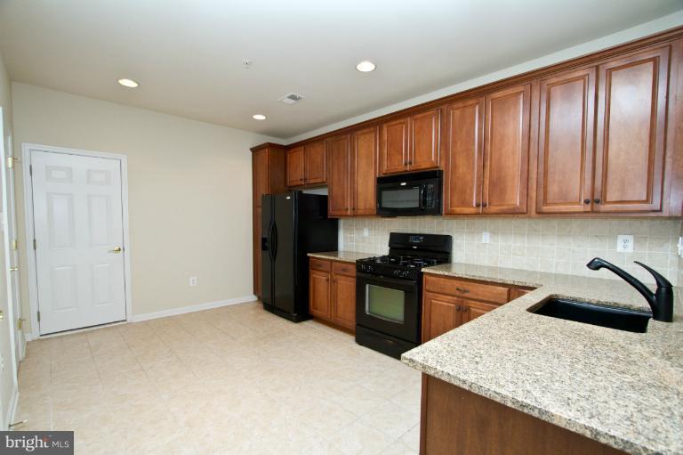 42603 Highgate Terrace, Unit 5I Ashburn, VA 20148 - Photo 17 of 21 Kitchen