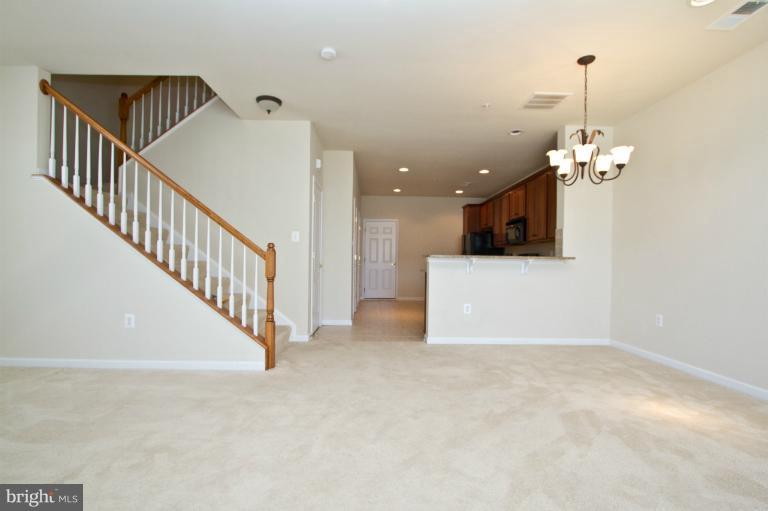 42603 Highgate Terrace, Unit 5I Ashburn, VA 20148 - Photo 3 of 21 Living Room