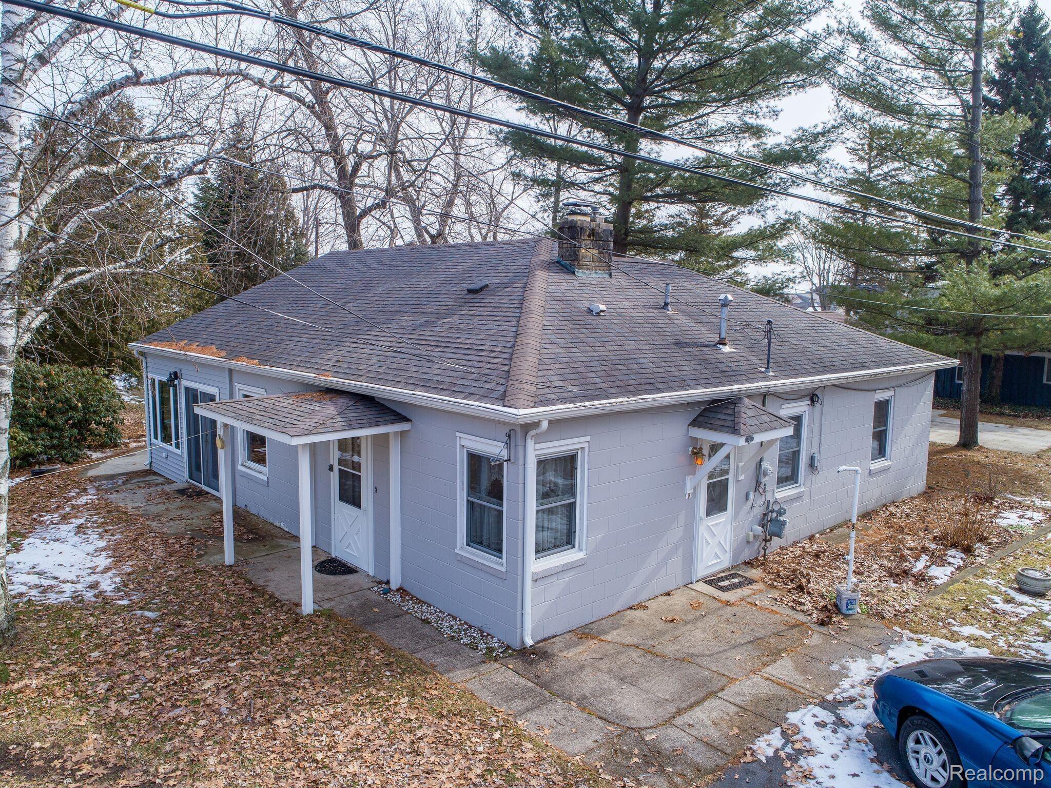 5366 Lakeshore Road Fort Gratiot, MI 48059 - Photo 1 of 19 eeiE9tb6.jpeg