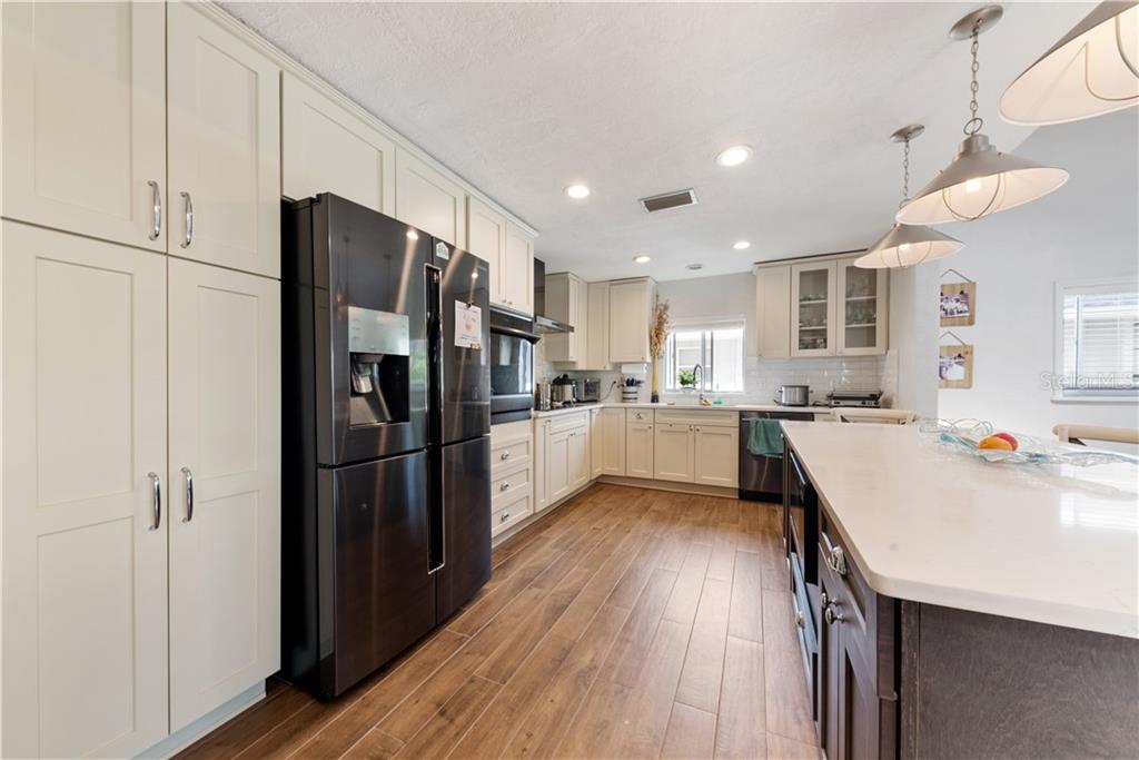 17601 1st Street East Redington Shores, FL 33708 - Photo 11 of 33