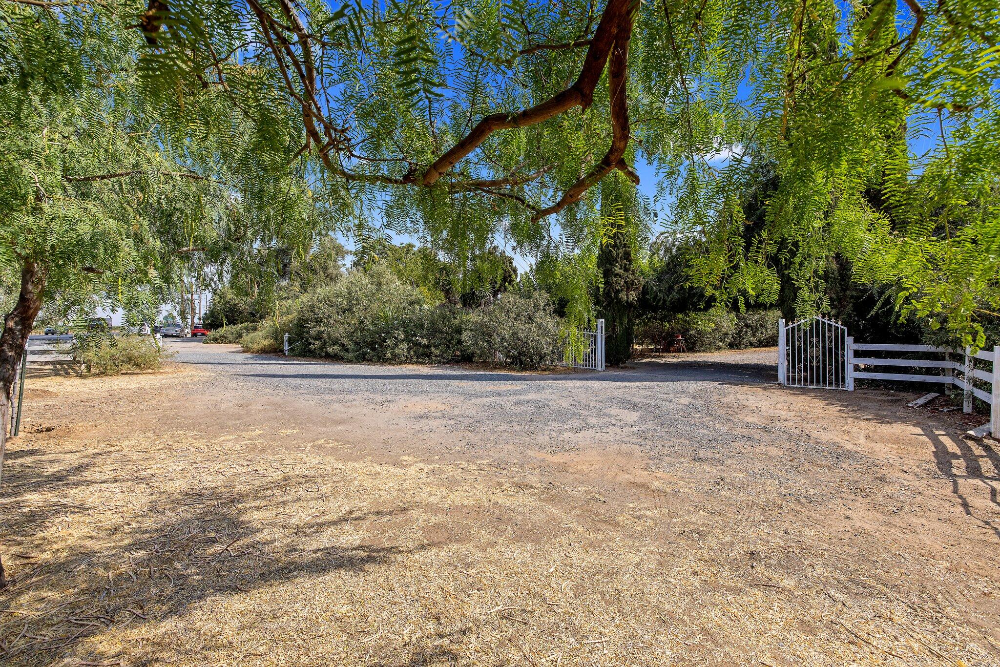 646 South Spruce Road Exeter, CA 93221 - Photo 15 of 67 32-web-or-mls-713A8414