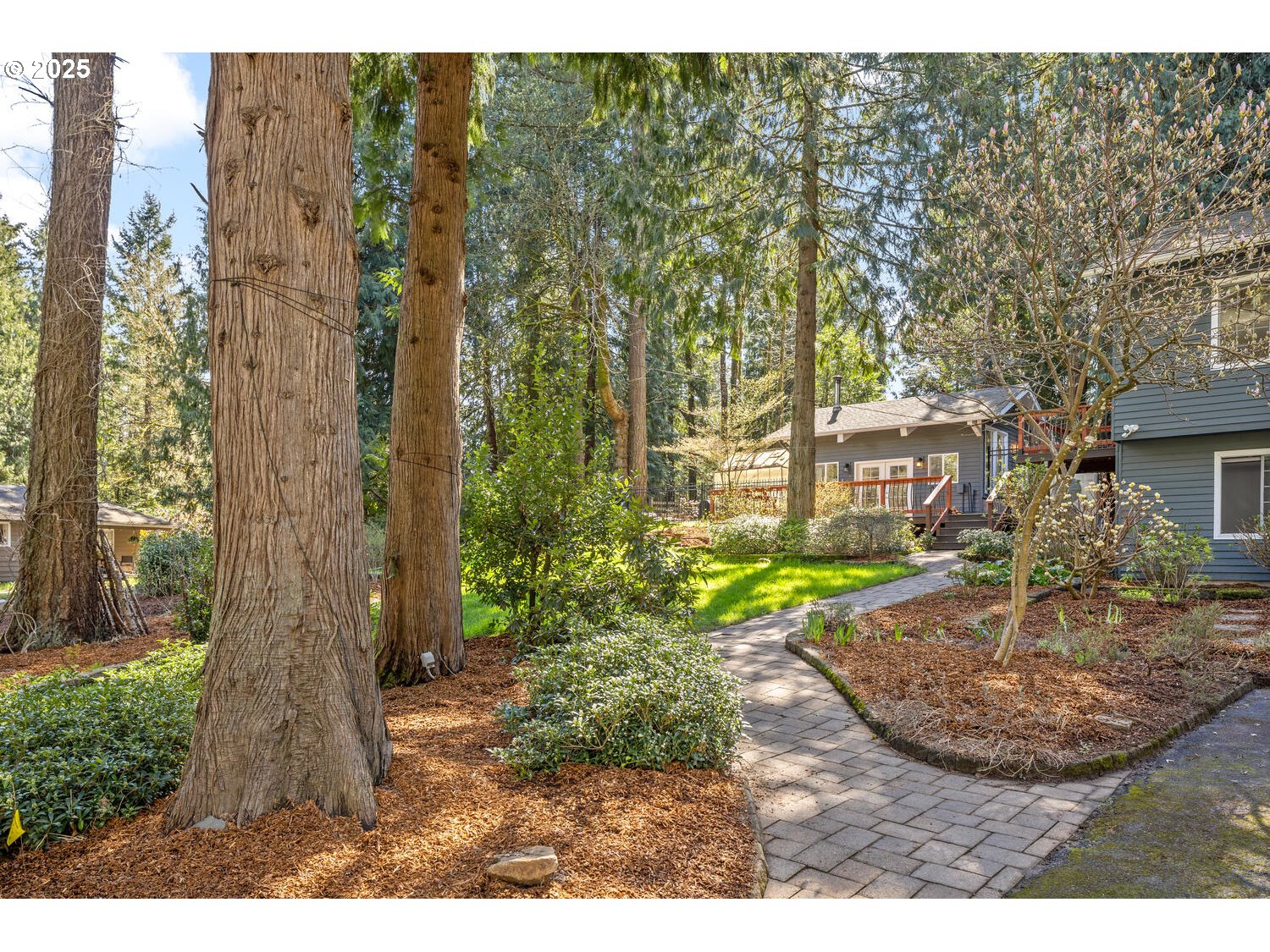 10905 Southwest Boones Ferry Road Portland, OR 97219 - Photo 3 of 48 Gallery Image 3