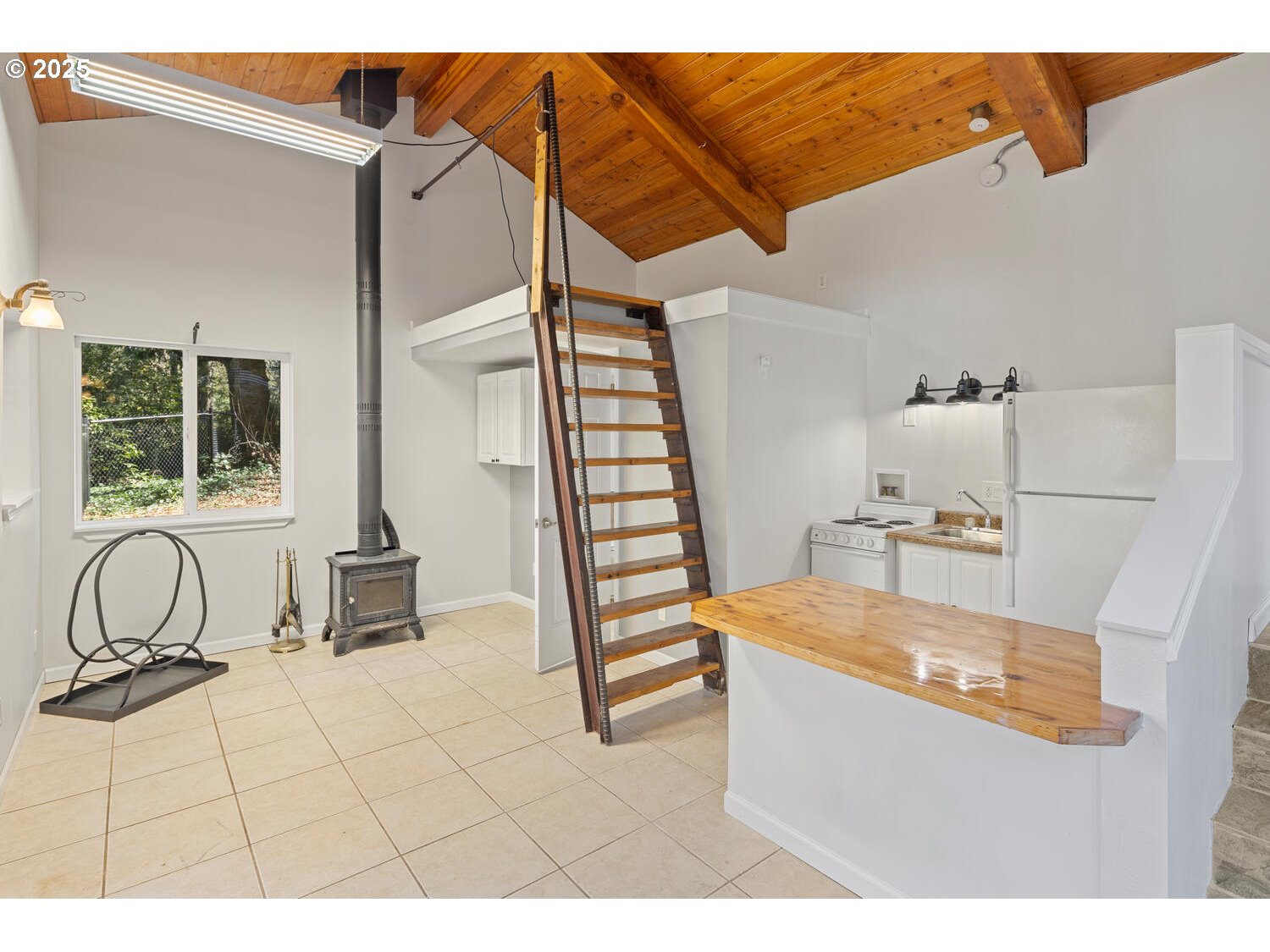 10905 Southwest Boones Ferry Road Portland, OR 97219 - Photo 39 of 48 Accessory Dwelling Unit
