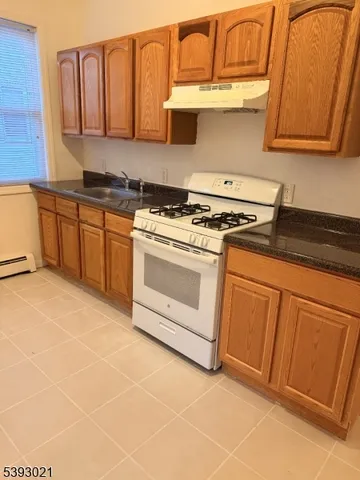 $1,800 | 403 South Clinton Street, East Orange, NJ 07018