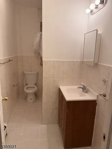 $1,800 | 403 South Clinton Street, East Orange, NJ 07018