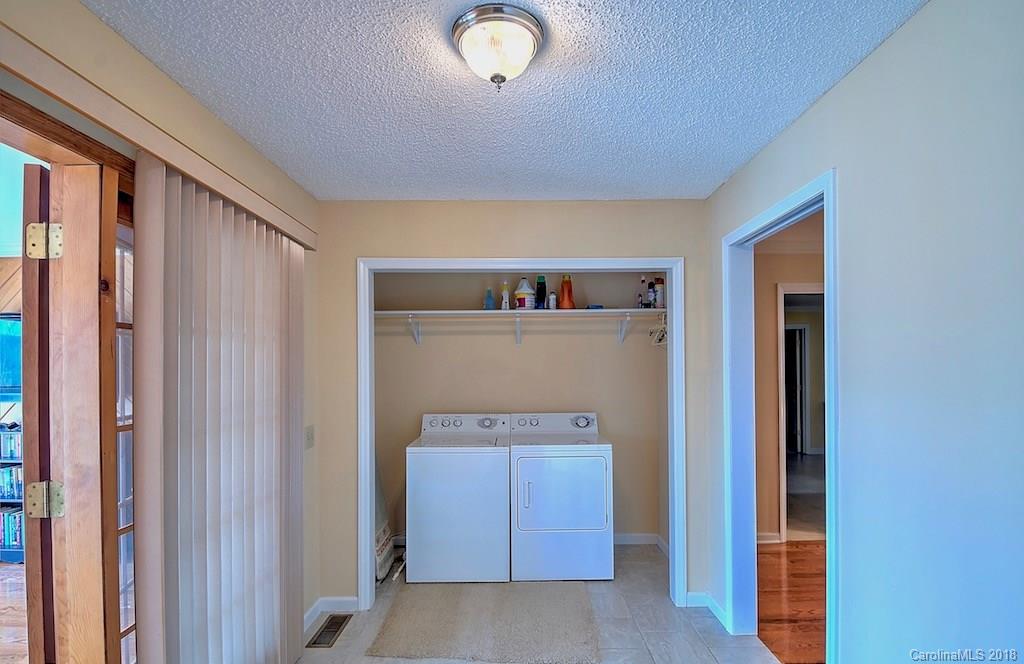 327 Rockledge Road, Unit 38 39 Spruce Pine, NC 28777 - Photo 16 of 36 Gallery Image 16