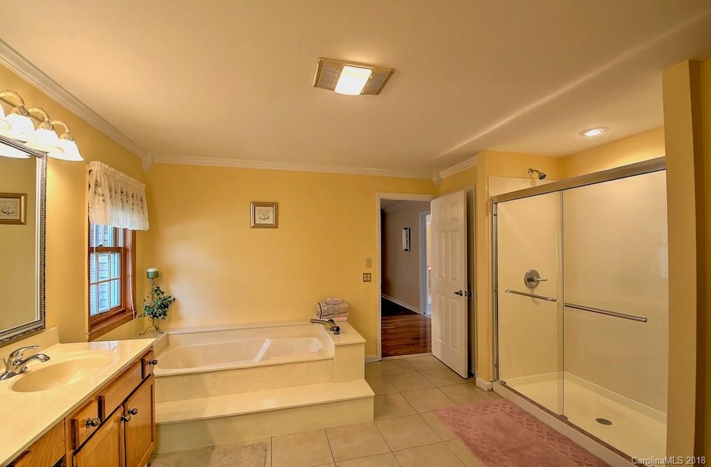 327 Rockledge Road, Unit 38 39 Spruce Pine, NC 28777 - Photo 20 of 36 Gallery Image 20
