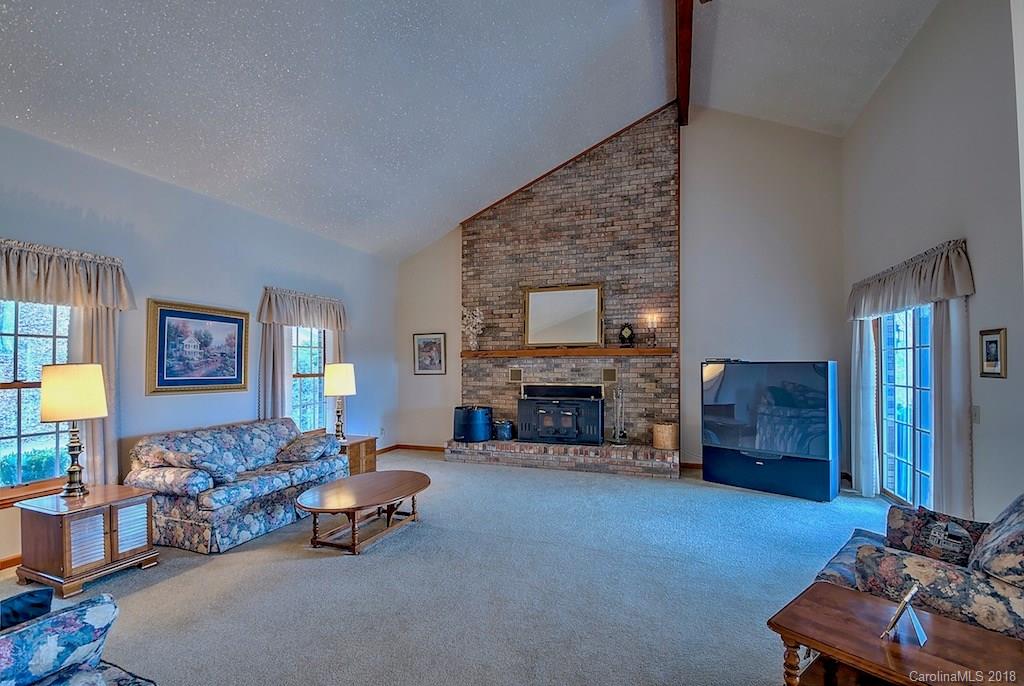 327 Rockledge Road, Unit 38 39 Spruce Pine, NC 28777 - Photo 3 of 36 Gallery Image 3