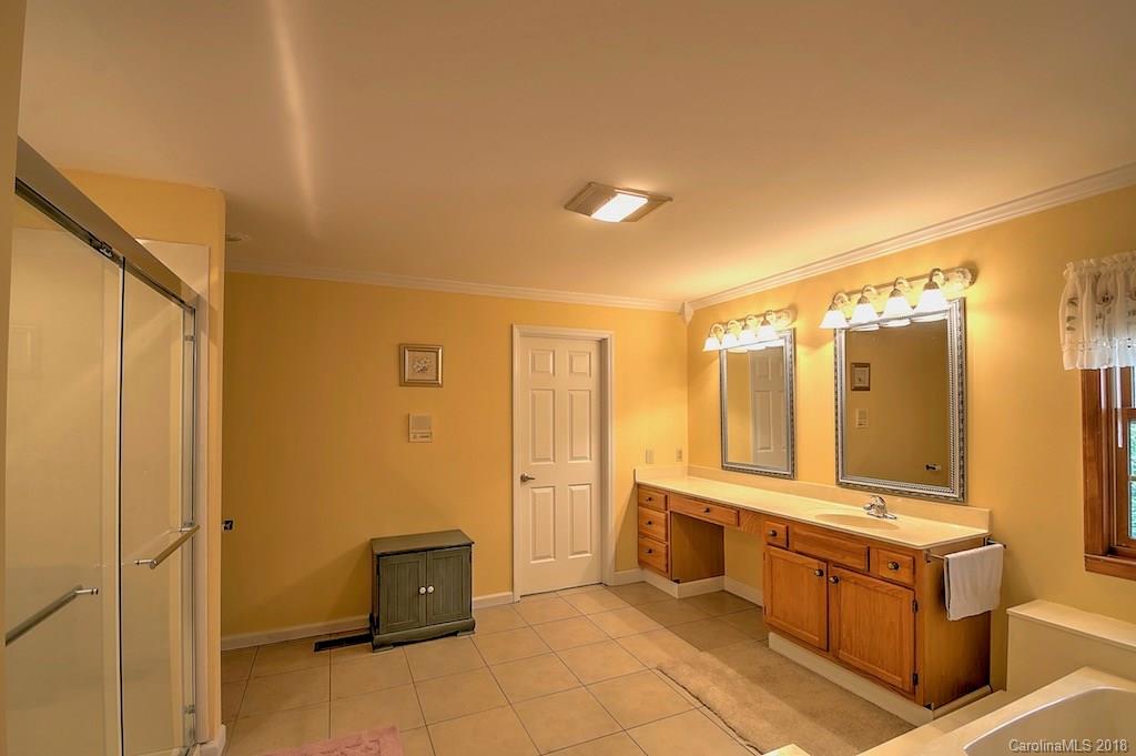 327 Rockledge Road, Unit 38 39 Spruce Pine, NC 28777 - Photo 21 of 36 Gallery Image 21