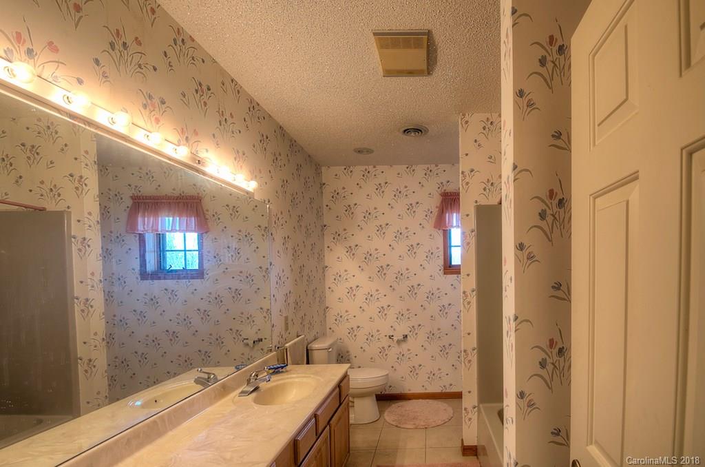 327 Rockledge Road, Unit 38 39 Spruce Pine, NC 28777 - Photo 23 of 36 Gallery Image 23