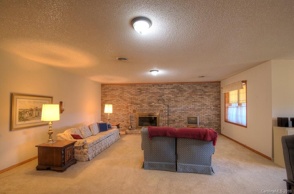327 Rockledge Road, Unit 38 39 Spruce Pine, NC 28777 - Photo 28 of 36 Gallery Image 28