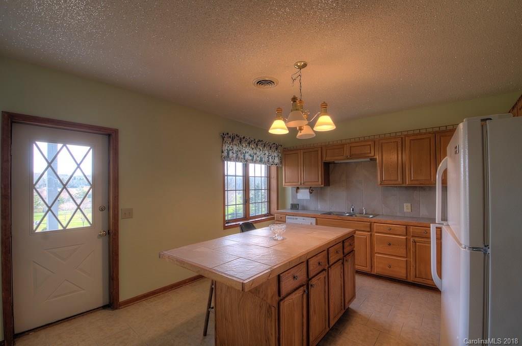 327 Rockledge Road, Unit 38 39 Spruce Pine, NC 28777 - Photo 30 of 36 Gallery Image 30