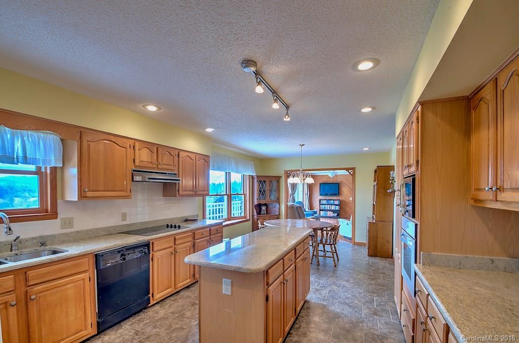327 Rockledge Road, Unit 38 39 Spruce Pine, NC 28777 - Photo 4 of 36 Gallery Image 4