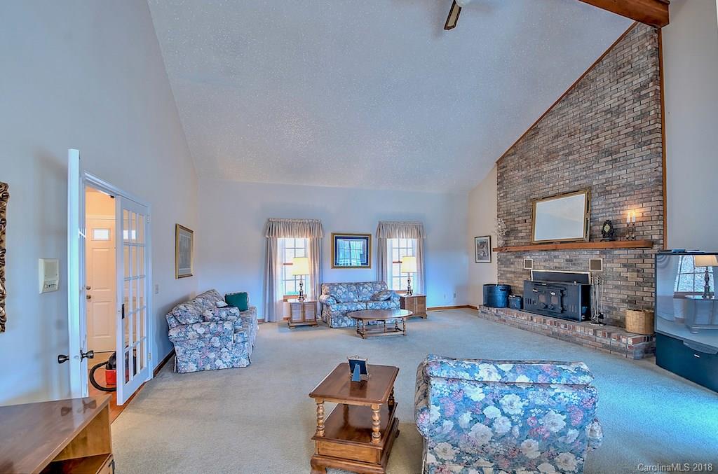 327 Rockledge Road, Unit 38 39 Spruce Pine, NC 28777 - Photo 10 of 36 Gallery Image 10