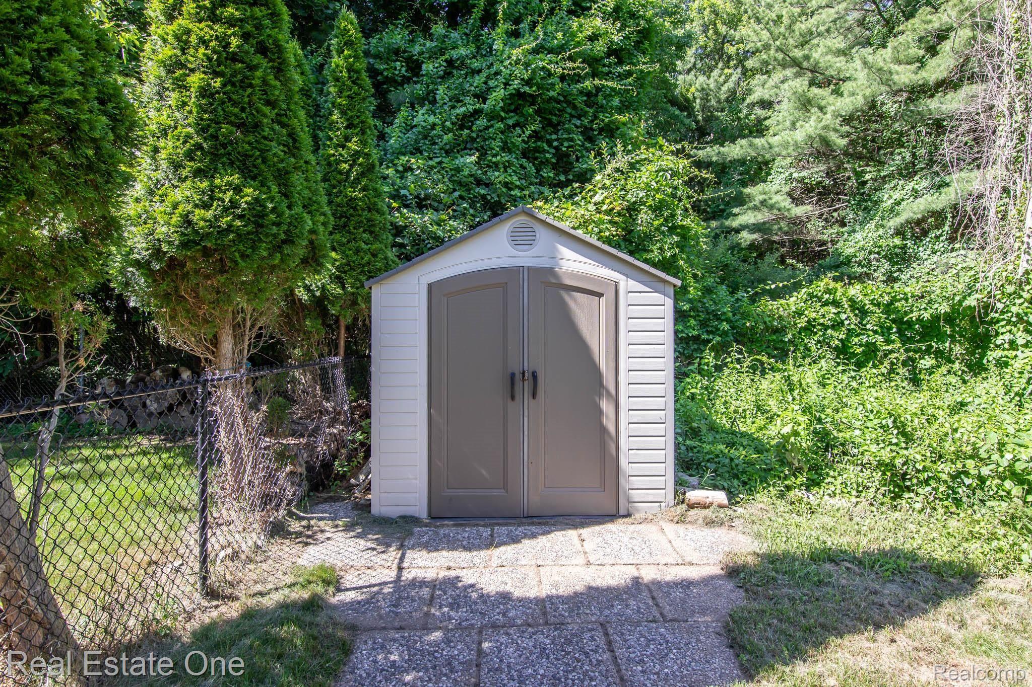 1127 Bloomer Road Rochester, MI 48307 - Photo 26 of 28 025_Shed_1127Bloomer.jpg