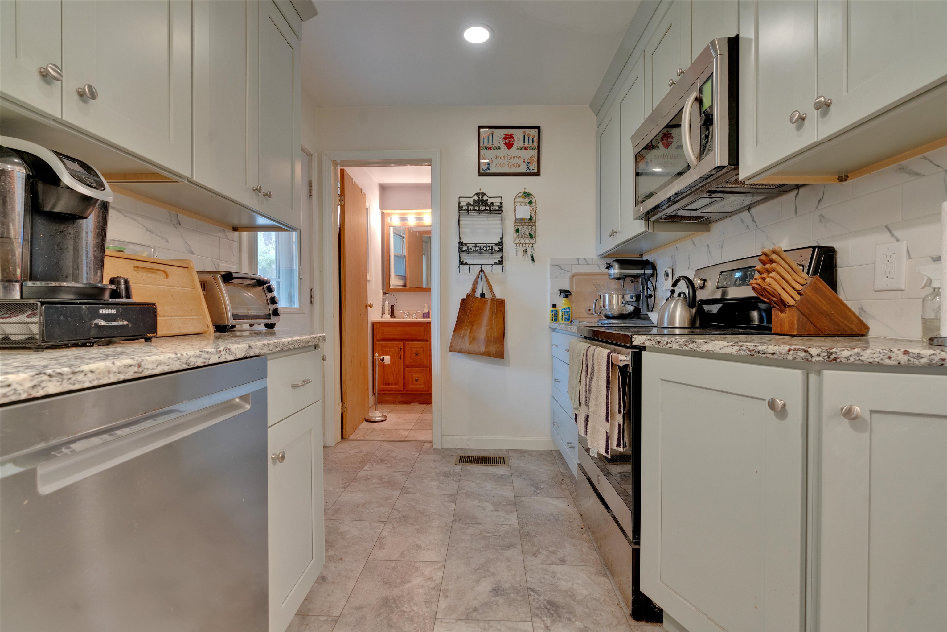 27 Pond Drive Manchester, NH 03103 - Photo 5 of 18
