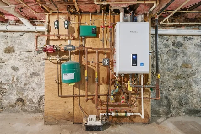 $527,500 | 46 Pelham Street, Methuen, MA 01844