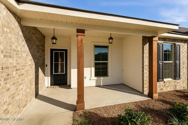 $285,000 | 98 Margaret Lucia Drive, Maurice, LA 70555