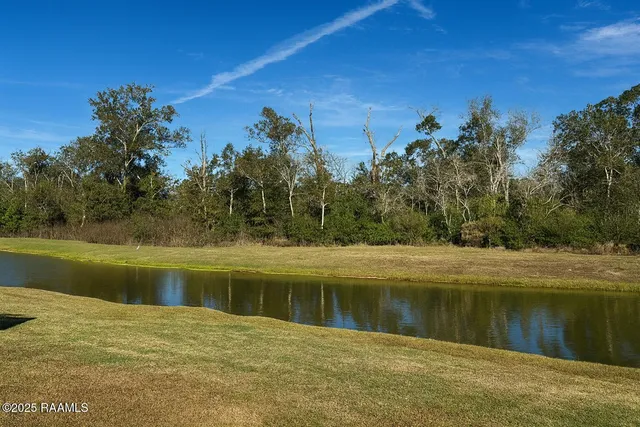 $285,000 | 98 Margaret Lucia Drive, Maurice, LA 70555