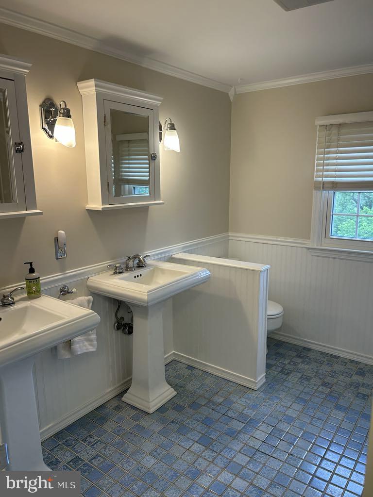 975 Wind Song Road West Chester, PA 19382 - Photo 15 of 25 2nd floor full bath