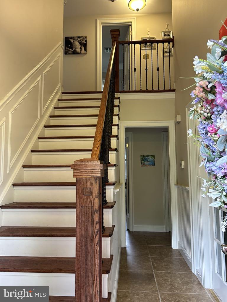 975 Wind Song Road West Chester, PA 19382 - Photo 2 of 25 Front foyer