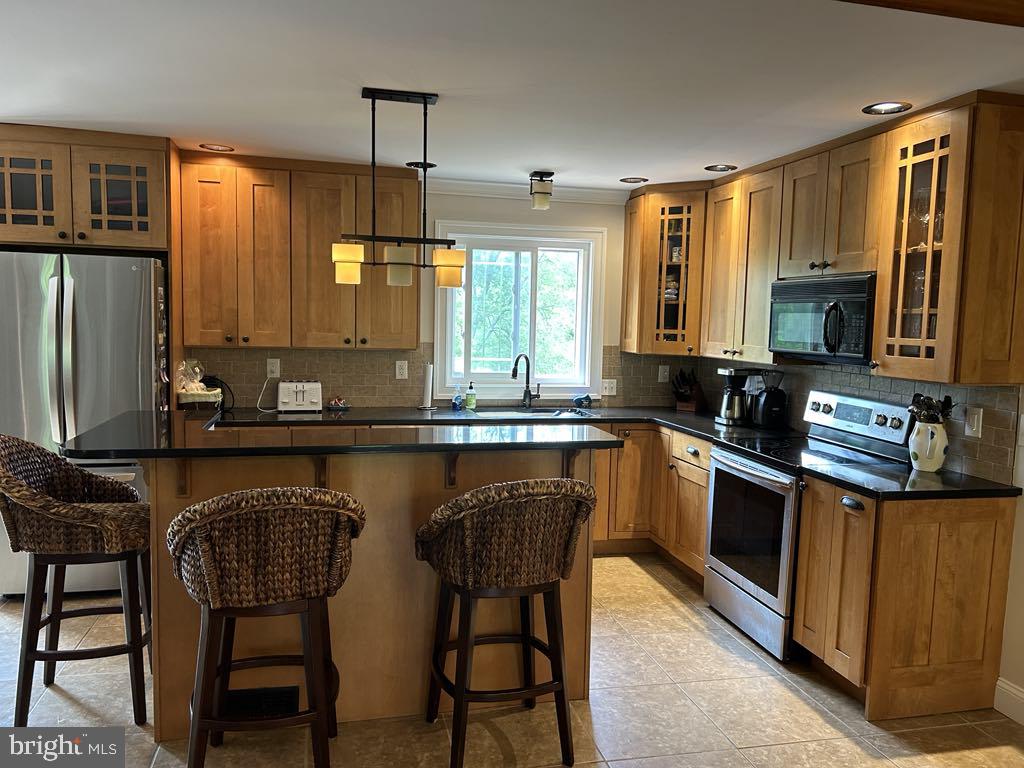 975 Wind Song Road West Chester, PA 19382 - Photo 3 of 25 Updated kitchen