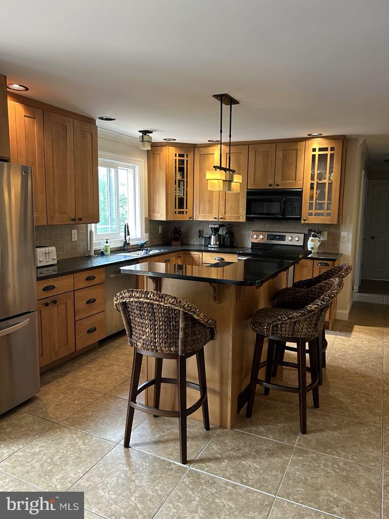 975 Wind Song Road West Chester, PA 19382 - Photo 5 of 25 Kitchen