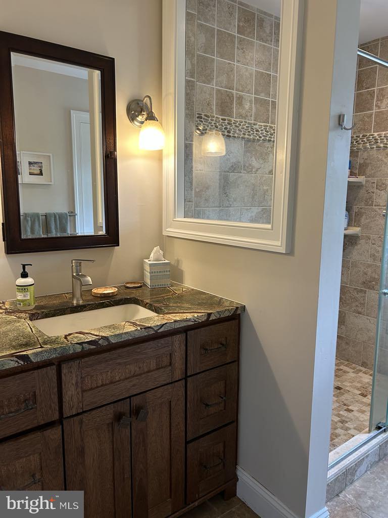 975 Wind Song Road West Chester, PA 19382 - Photo 10 of 25 1st floor bath