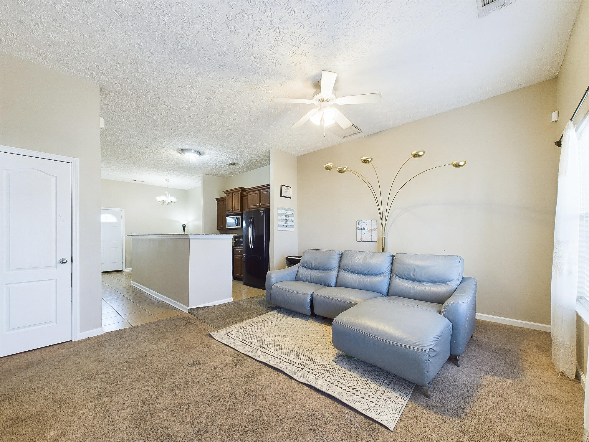 487 Tropical Way Freeport, FL 32439 - Photo 4 of 21 Living Room