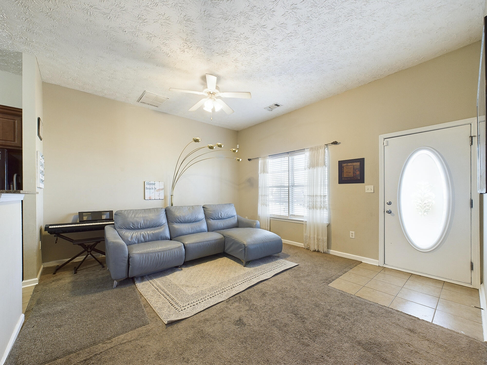 487 Tropical Way Freeport, FL 32439 - Photo 5 of 21 Living Room