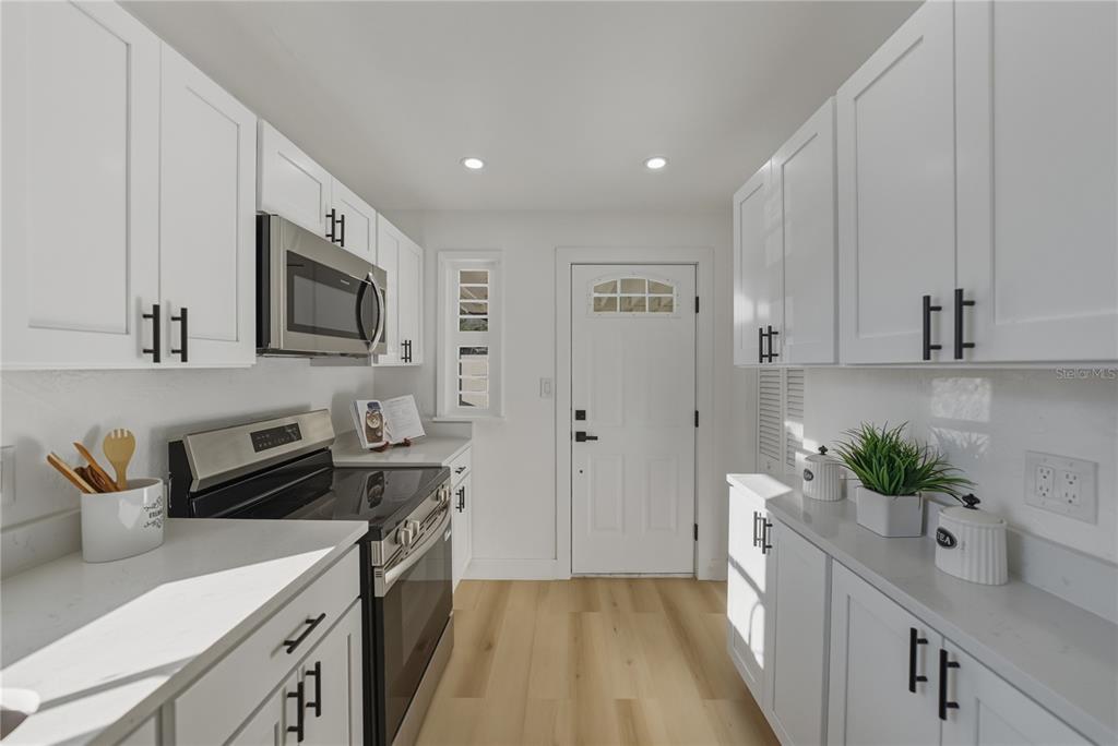 542 64th Street South St. Petersburg, FL 33707 - Photo 20 of 53