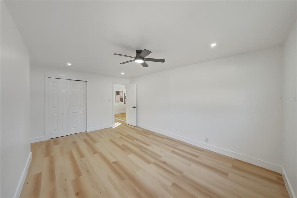 542 64th Street South St. Petersburg, FL 33707 - Photo 25 of 49 a view of empty room with a ceiling fan