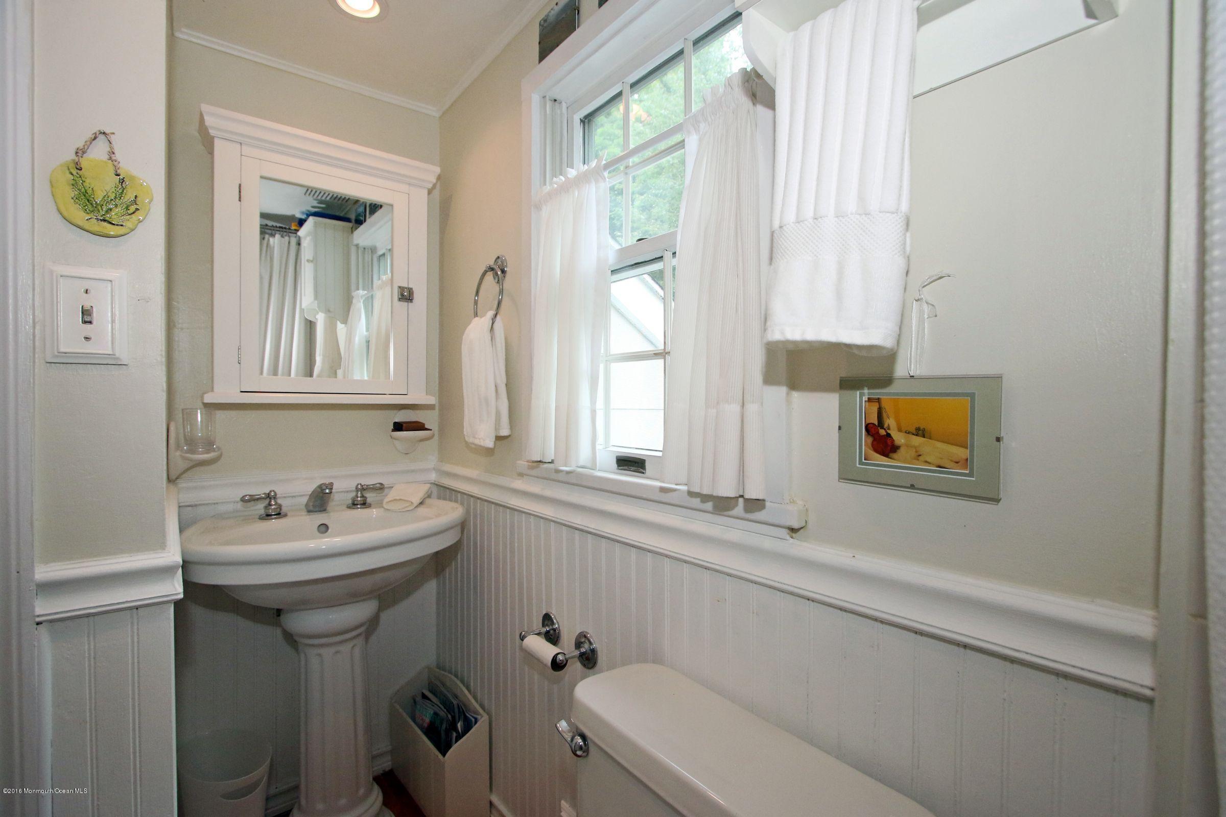 94 Oak Hill Road Red Bank, NJ 07701 - Photo 15 of 26 full bathroom