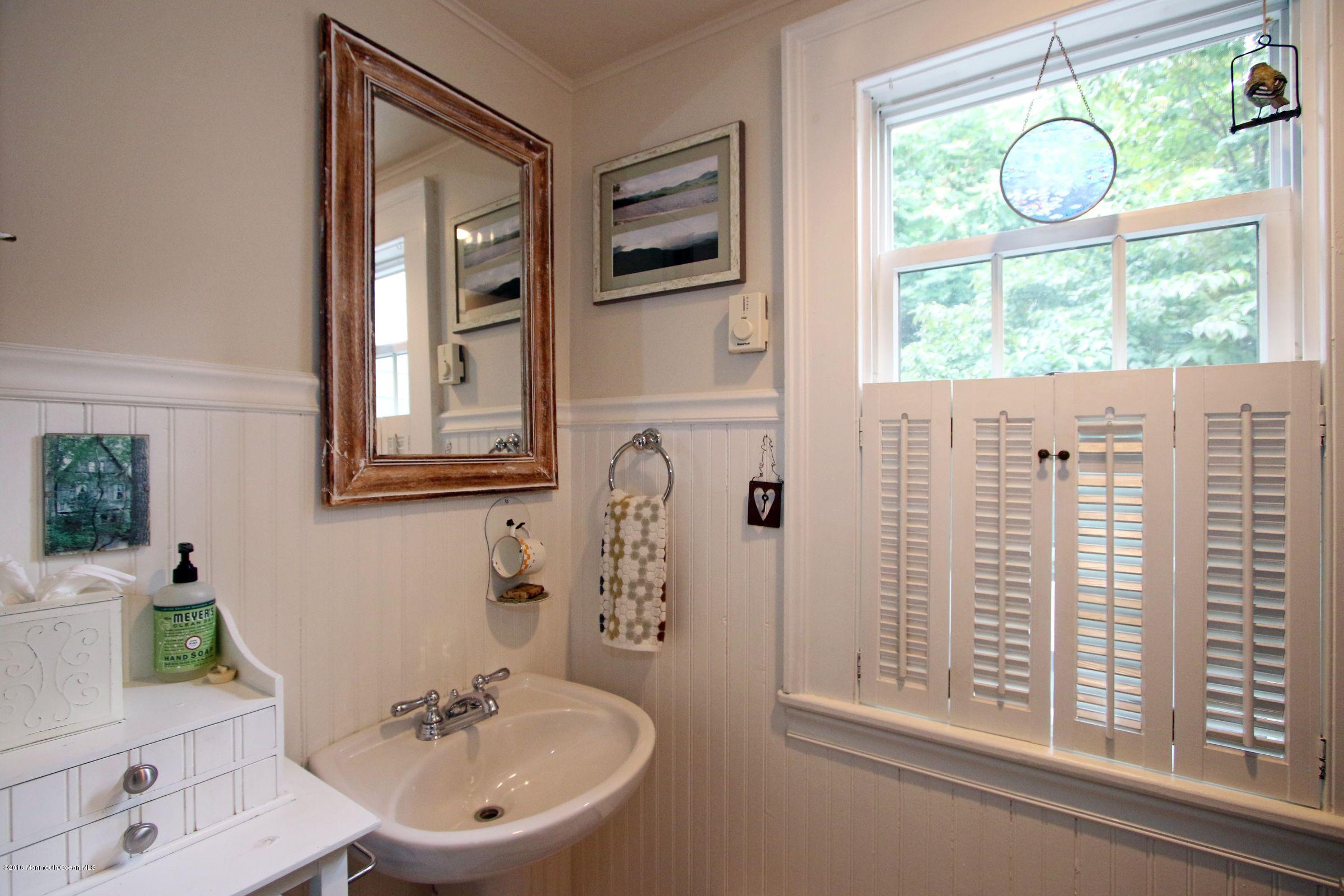 94 Oak Hill Road Red Bank, NJ 07701 - Photo 17 of 26 powder room