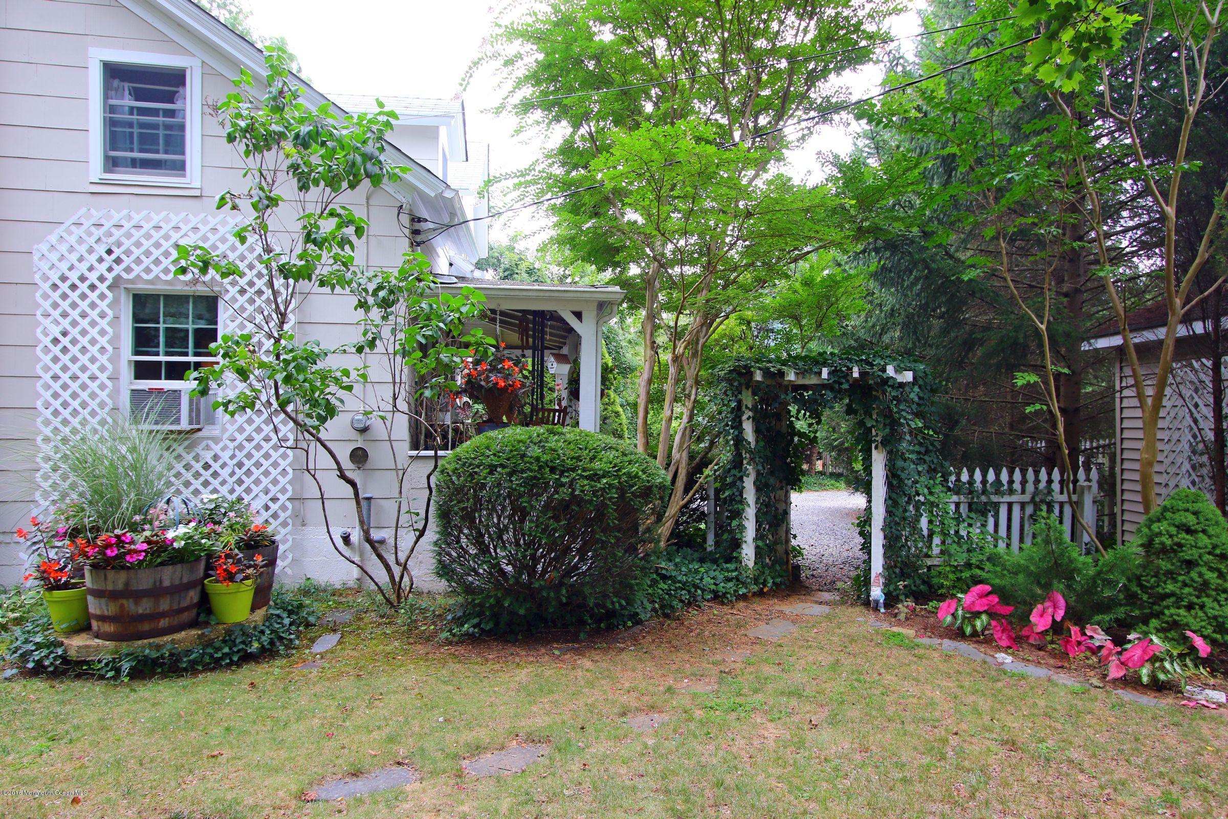 94 Oak Hill Road Red Bank, NJ 07701 - Photo 23 of 26 colorful perenials
