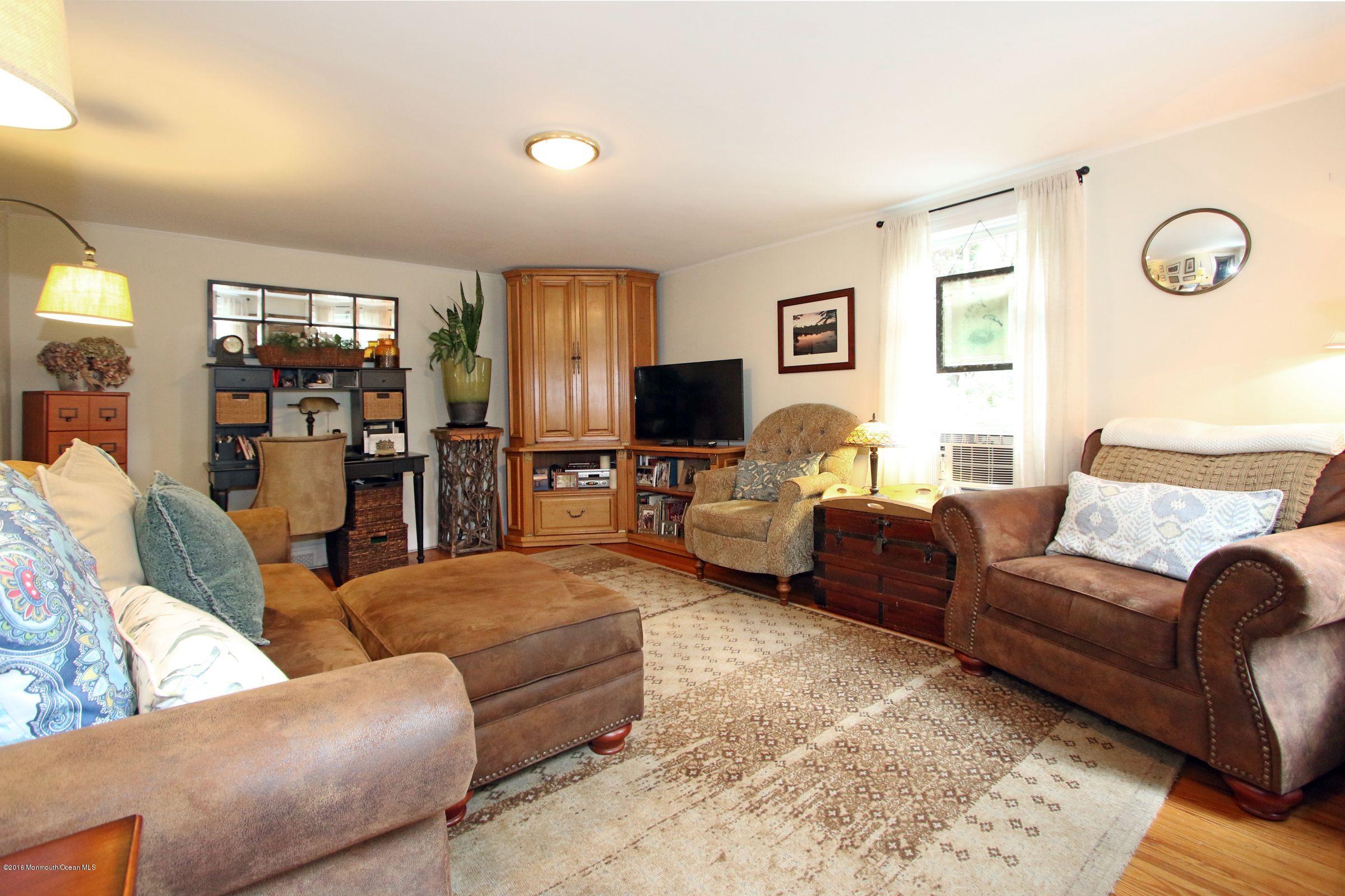 94 Oak Hill Road Red Bank, NJ 07701 - Photo 5 of 26 Living Room
