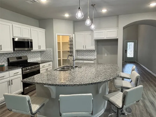 $2,800 | 3734 Bach Street, Rosharon, TX 77583