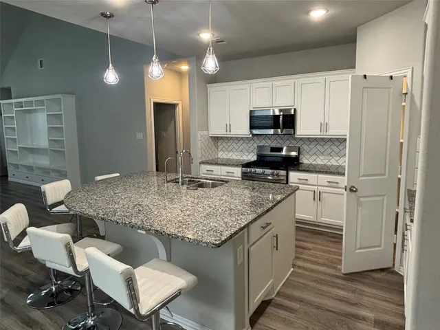 $2,800 | 3734 Bach Street, Rosharon, TX 77583