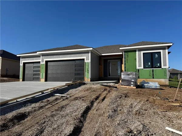 $609,900 | 2609 Northeast Crestview Street, Blue Springs, MO 64029