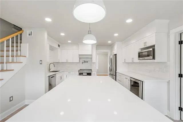 $605,000 | 4517 Elmwood Parkway, Metairie, LA 70003