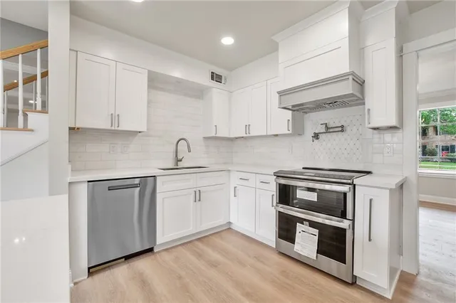 $605,000 | 4517 Elmwood Parkway, Metairie, LA 70003