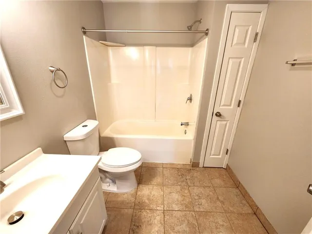 $1,600 | 221 Melvyn Drive, Unit B, Belle Chasse, LA 70037