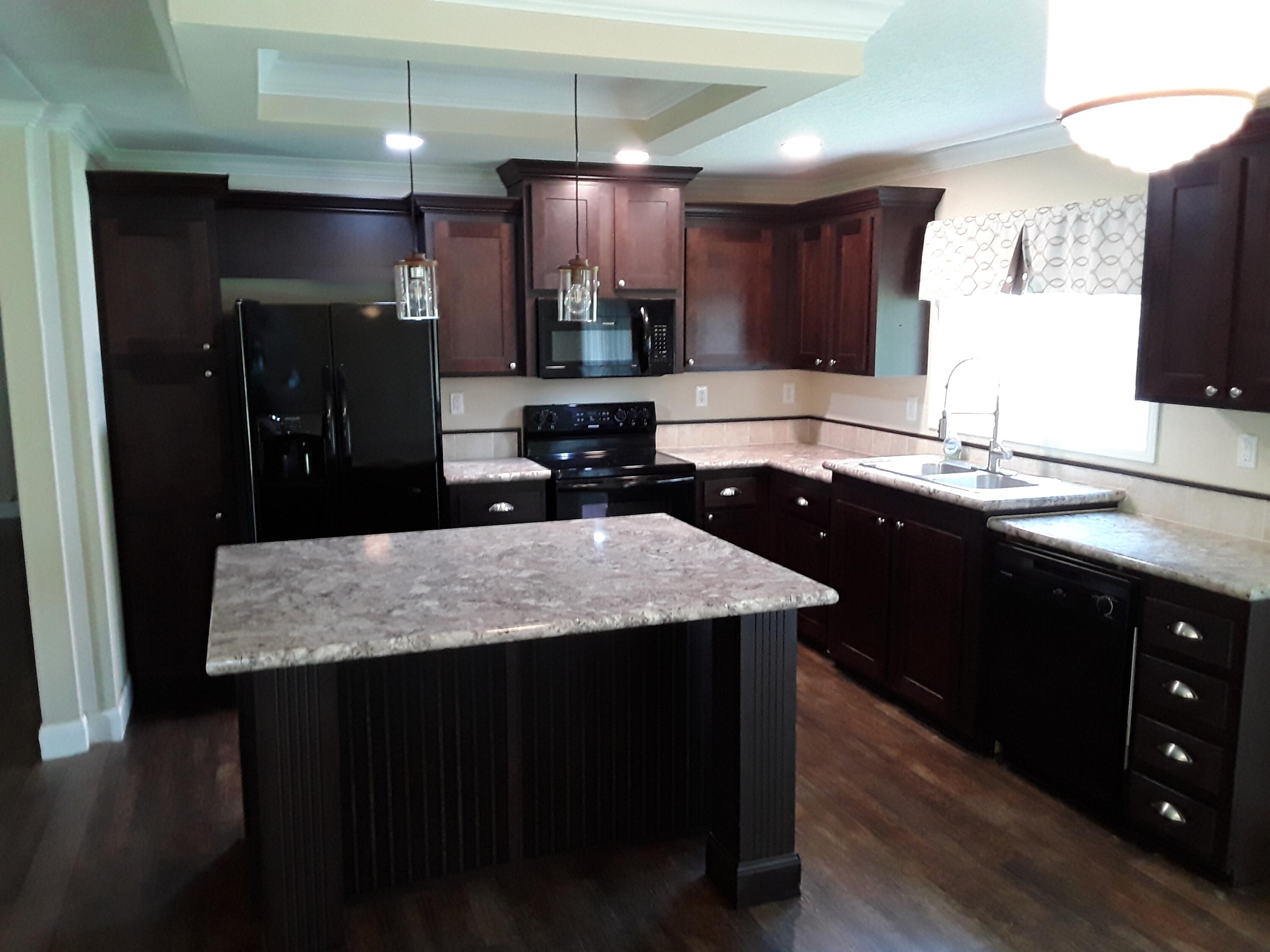 3074 King Lake Road DeFuniak Springs, FL 32433 - Photo 11 of 60 Kitchen with Island