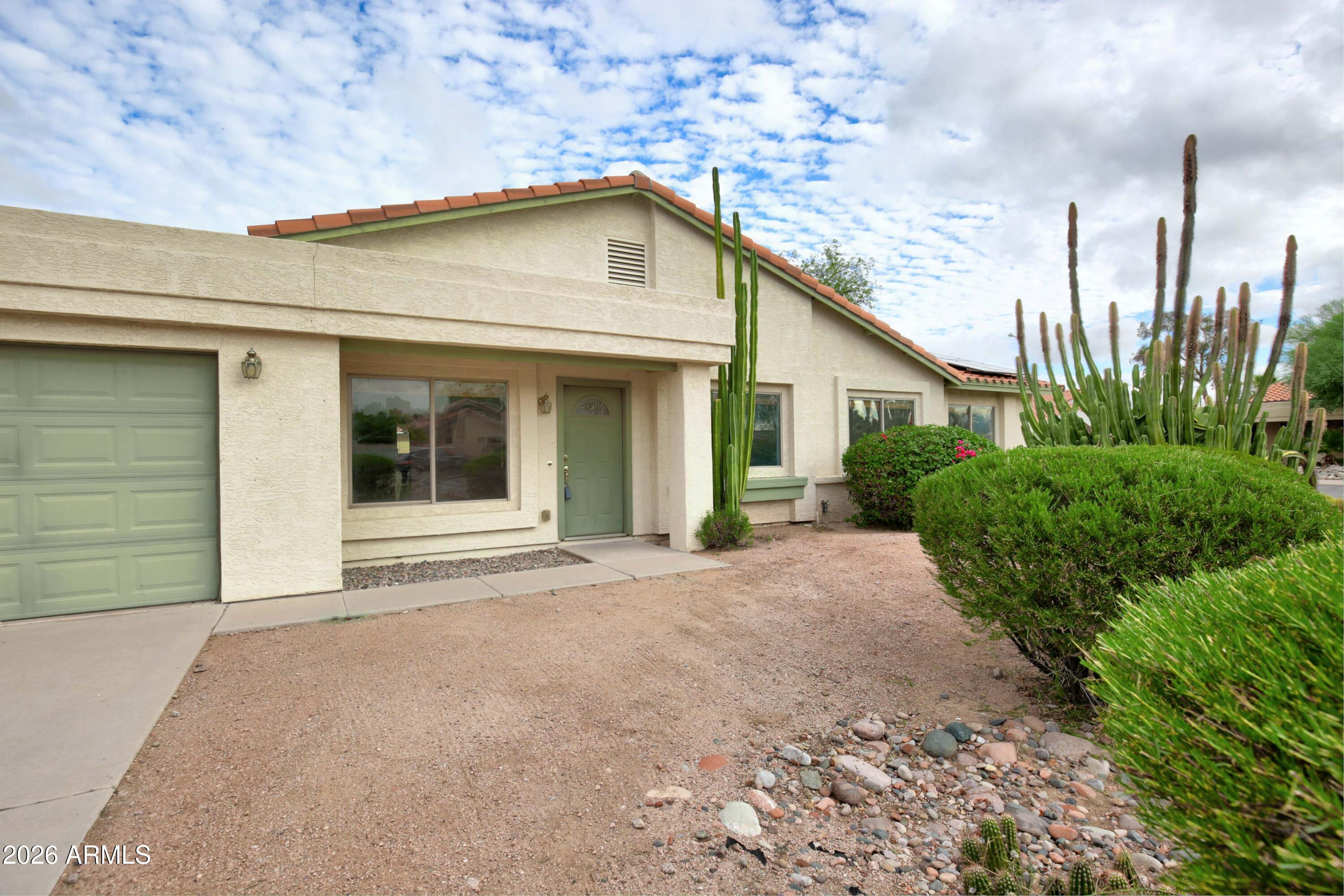2102 West Knox Road Chandler, AZ 85224 - Photo 3 of 62 Front of the house